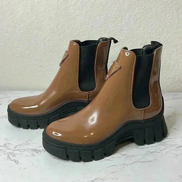 GUESS Womens Brown Goring Lug Sole Hestia Round Toe Block Heel Booties Size 5 - Picture 1 of 16